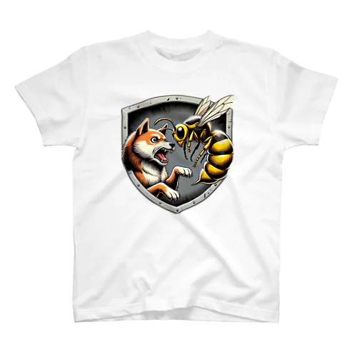 Fighting the giant hornet スタンダードTシャツ