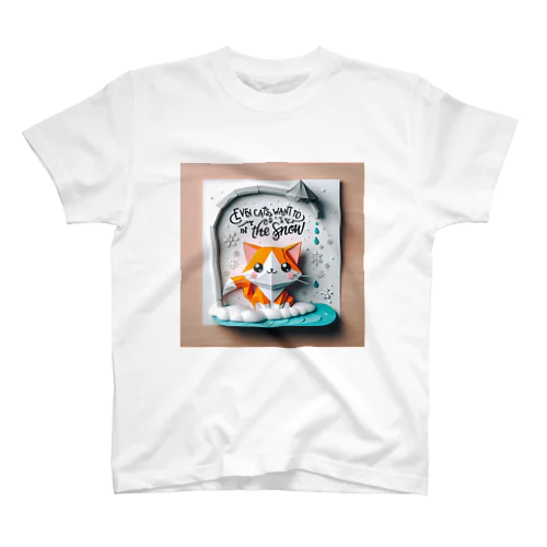 雪で遊ぶ猫？🐱 スタンダードTシャツ
