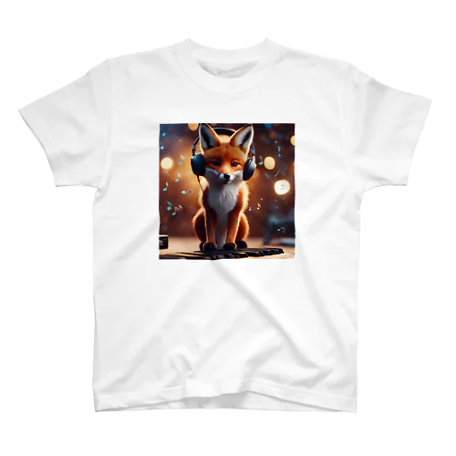 Fox listening to music スタンダードTシャツ