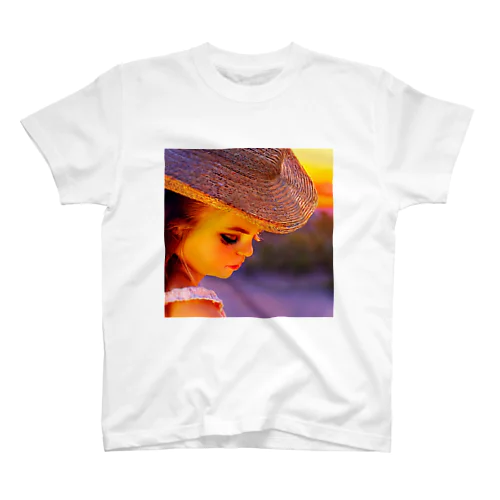 麦わら帽子のクラシックガール Regular Fit T-Shirt