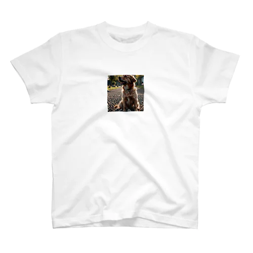 日の影に隠れる犬 dog sunshin opposite Regular Fit T-Shirt