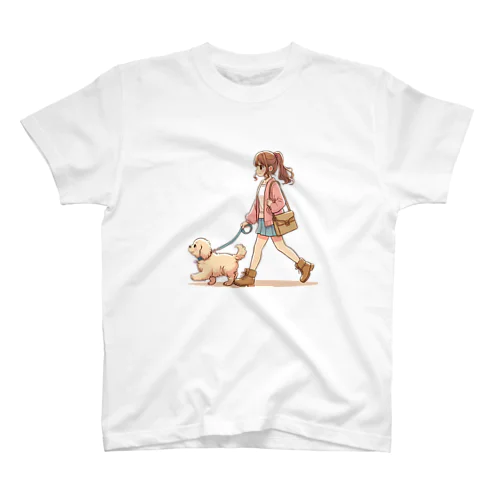 かわいい犬と散歩をする女性 スタンダードTシャツ