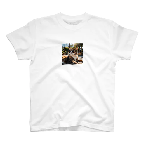 サングラスをかけたネコ Regular Fit T-Shirt