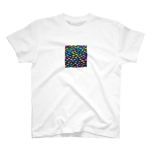 泳いでいる魚の鱗 スタンダードTシャツ