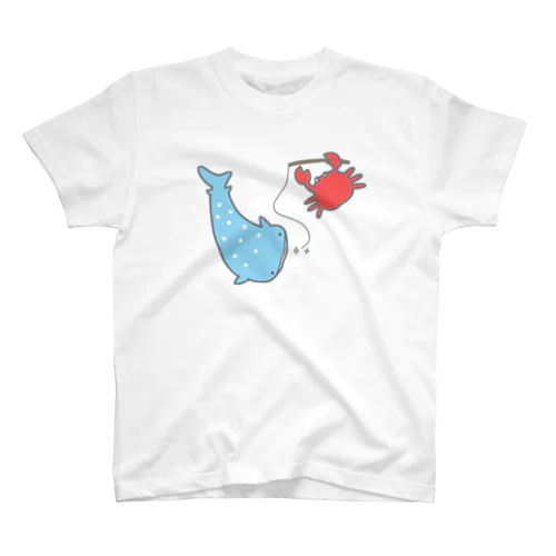 ジンベエザメとカニ Regular Fit T-Shirt