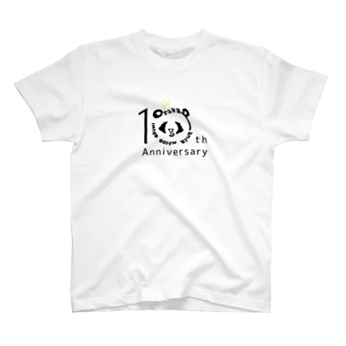 10周年アニバーサリーイラスト(ロゴ) Regular Fit T-Shirt