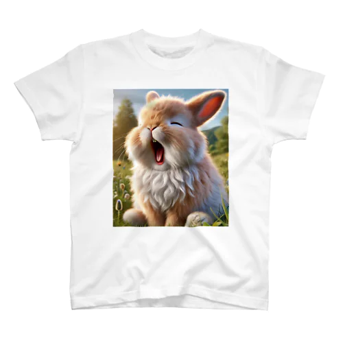 モフモフウサギ あくびTシャツ Regular Fit T-Shirt