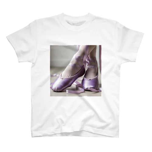 すみれ色のバレリーナ Regular Fit T-Shirt