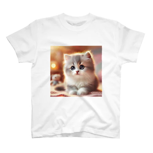 ふわふわ子猫のぬくもりTシャツ Regular Fit T-Shirt