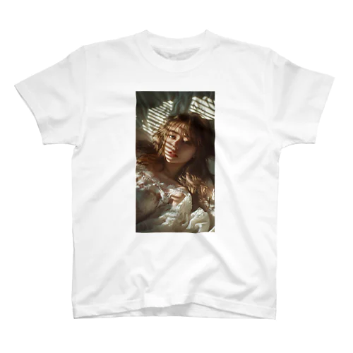 可愛い美女② Regular Fit T-Shirt
