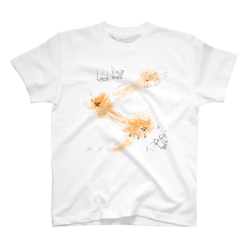 近所のポメラニアンの散歩 Regular Fit T-Shirt