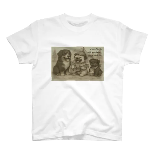 バーニーズマウンテンドッグとパグ達の楽しいキャンプ Regular Fit T-Shirt