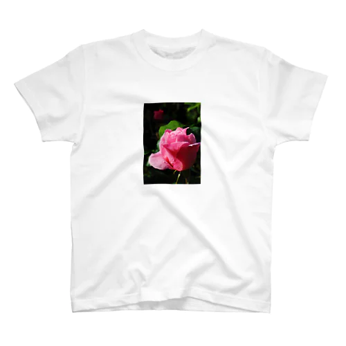 ピンクの薔薇 Regular Fit T-Shirt