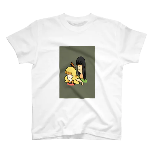 髪をとかす女と、とかされる少女 スタンダードTシャツ