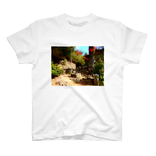 石のある風景 Regular Fit T-Shirt