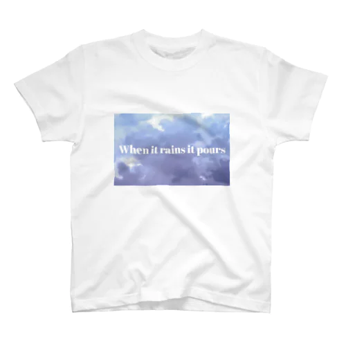 when it rains it pours シリーズ Regular Fit T-Shirt