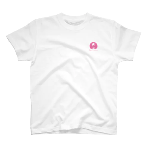 07_前面ロゴ小ピンク_多様な学びTシャツ Regular Fit T-Shirt