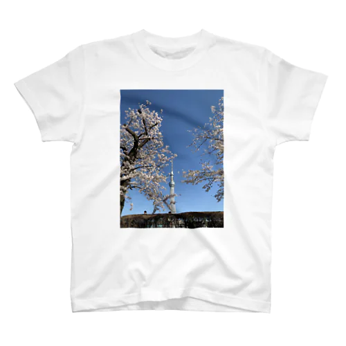 スカイツリーと隅田川の桜 Regular Fit T-Shirt