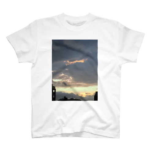 夕方の雨雲 Regular Fit T-Shirt