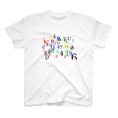 アルファベットと数字の洪水 Regular Fit T-Shirt