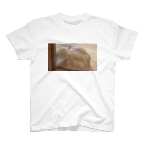 背中で語るネコ Regular Fit T-Shirt