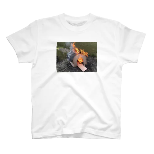 燃えた犬小屋 Regular Fit T-Shirt