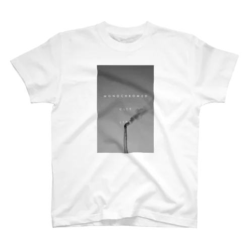 Monochromed city life. Regular Fit T-Shirt