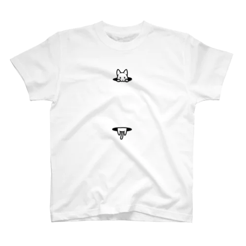 不思議な穴の猫 Regular Fit T-Shirt