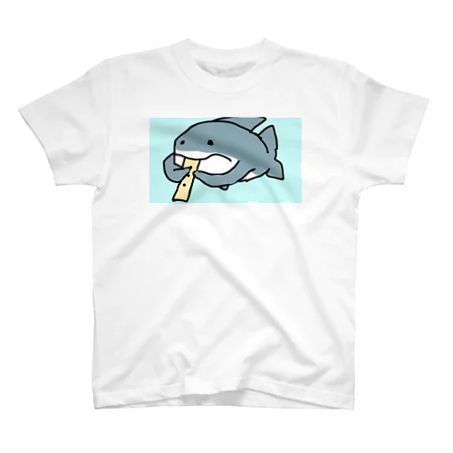 尺八を吹くサメです Regular Fit T-Shirt