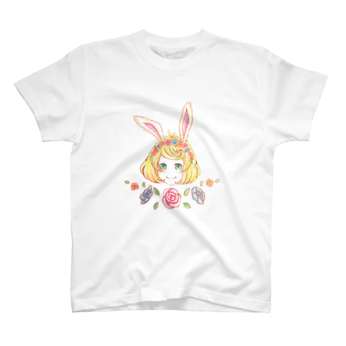 うさぎの少女と花畑 Regular Fit T-Shirt