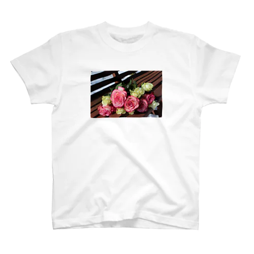 黄色の薔薇は金運アップの花 スタンダードTシャツ