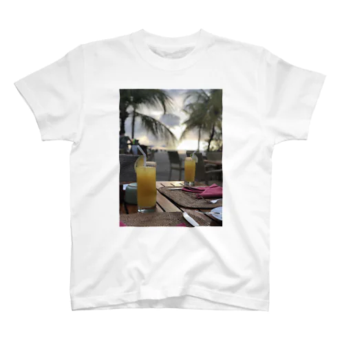 夕陽とトロピカルカクテル Regular Fit T-Shirt