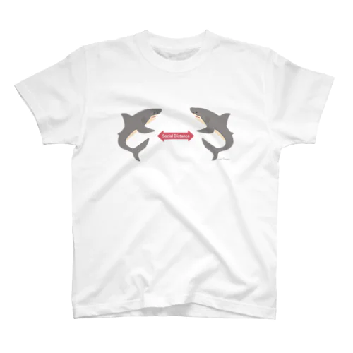 サメさんたちの #ソーシャルディスタンス/ 矢印が赤 スタンダードTシャツ