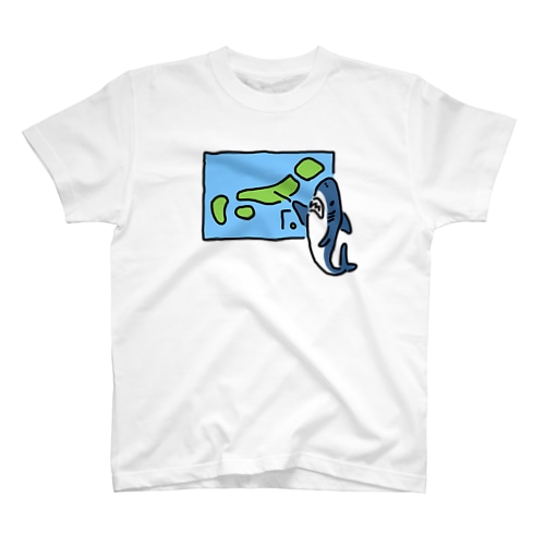 天気を予想するサメ Regular Fit T-Shirt