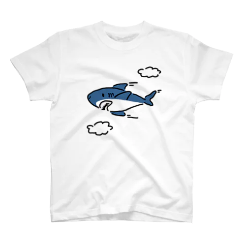 空飛ぶサメ スタンダードTシャツ