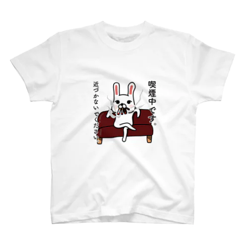 一服うさぎ（喫煙中です近づかないでください） Regular Fit T-Shirt