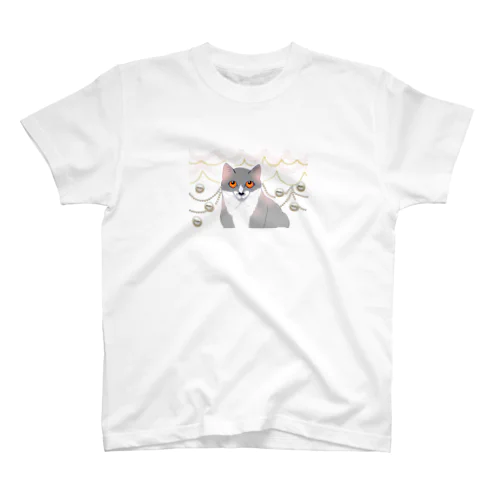 愛らしい子猫の上目遣い Regular Fit T-Shirt