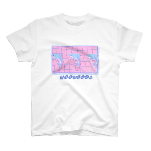 イルカ in pink pool  Regular Fit T-Shirt