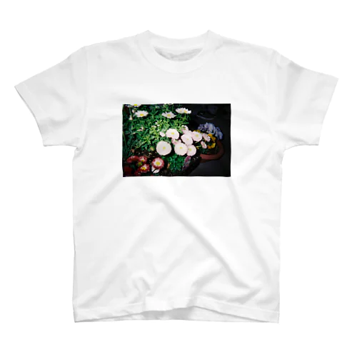 ベランダのお花畑 Regular Fit T-Shirt