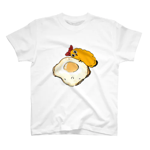 目玉焼きを抱くエビフライ スタンダードTシャツ