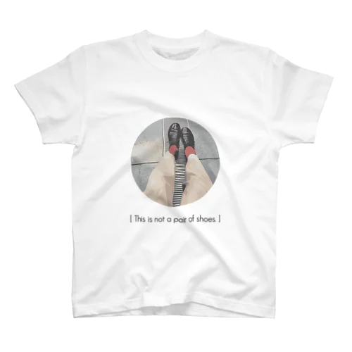 This is not a pair of shoes スタンダードTシャツ