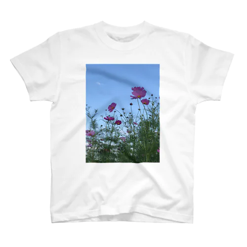 綺麗な紫色の花 Regular Fit T-Shirt