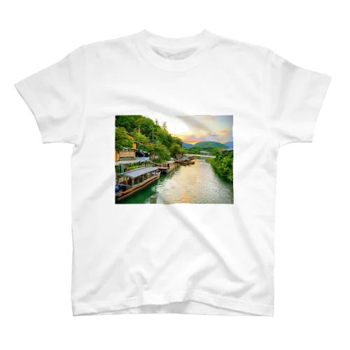 嵐山の夕暮れ Regular Fit T-Shirt