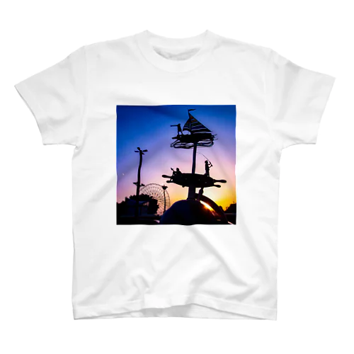 夕焼け空にシルエット スタンダードTシャツ