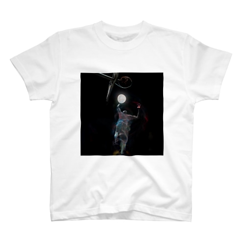 タバコの煙と満月とバスケ Regular Fit T-Shirt