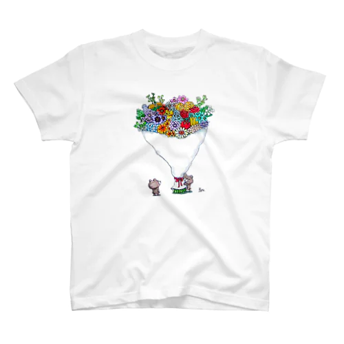 花束とクマ Regular Fit T-Shirt