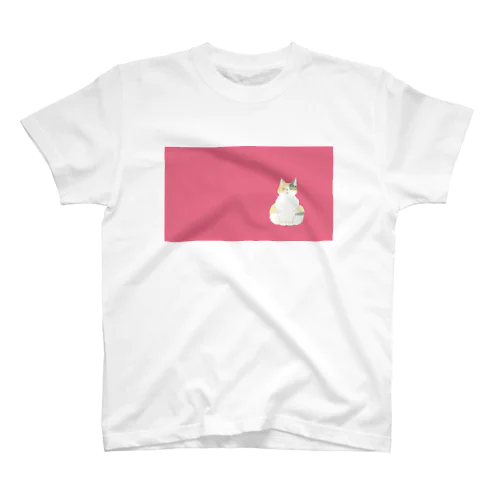 ビックリ顔の三毛猫つぼみ(PINK) Regular Fit T-Shirt