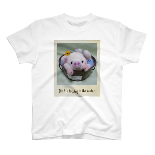 ぶたとヒヨコの水遊び（ロゴ入り） Regular Fit T-Shirt
