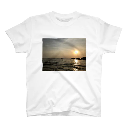 メコン川に沈む夕日 スタンダードTシャツ