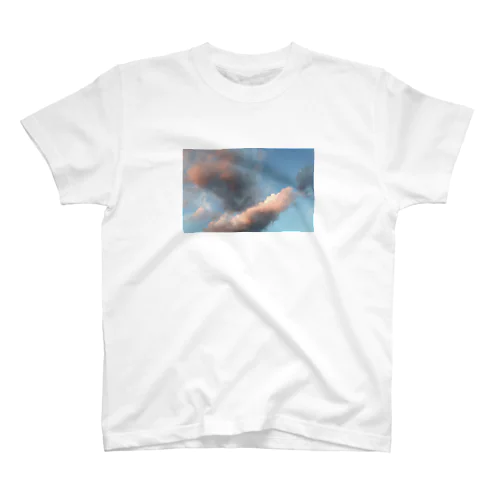 濃い水色の雲 Regular Fit T-Shirt